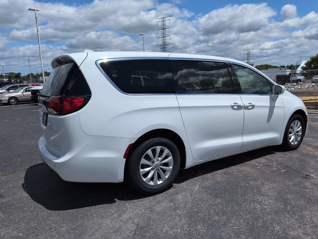 Used 2018 Chrysler Pacifica Touring Plus FWD image 6