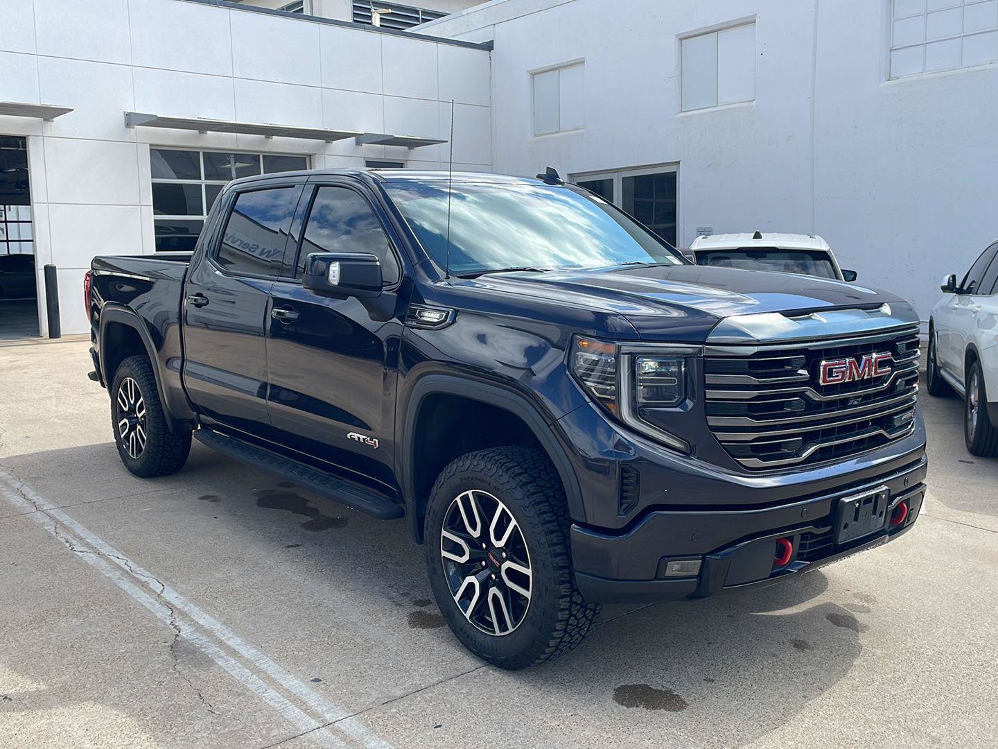 Used 2022 GMC Sierra 1500 AT4 w/ Technology Package AWD/4WD image 6