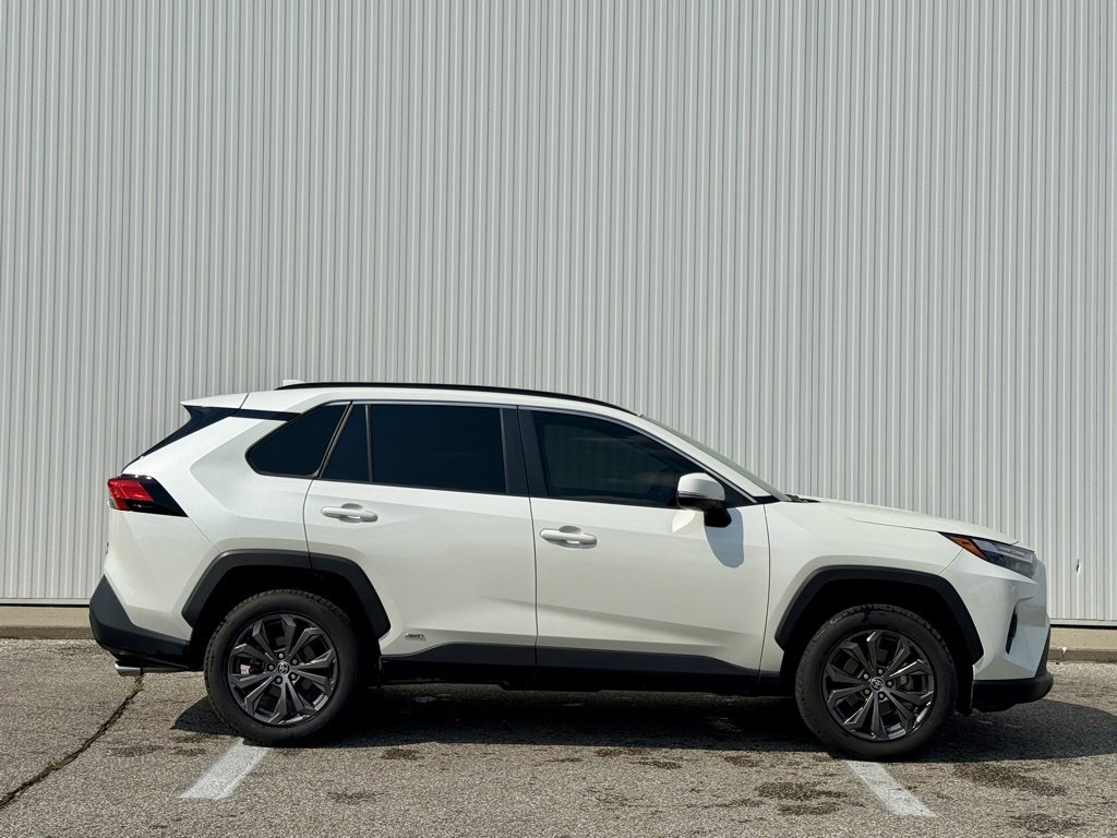 Used 2022 Toyota RAV4 XLE Premium image 6