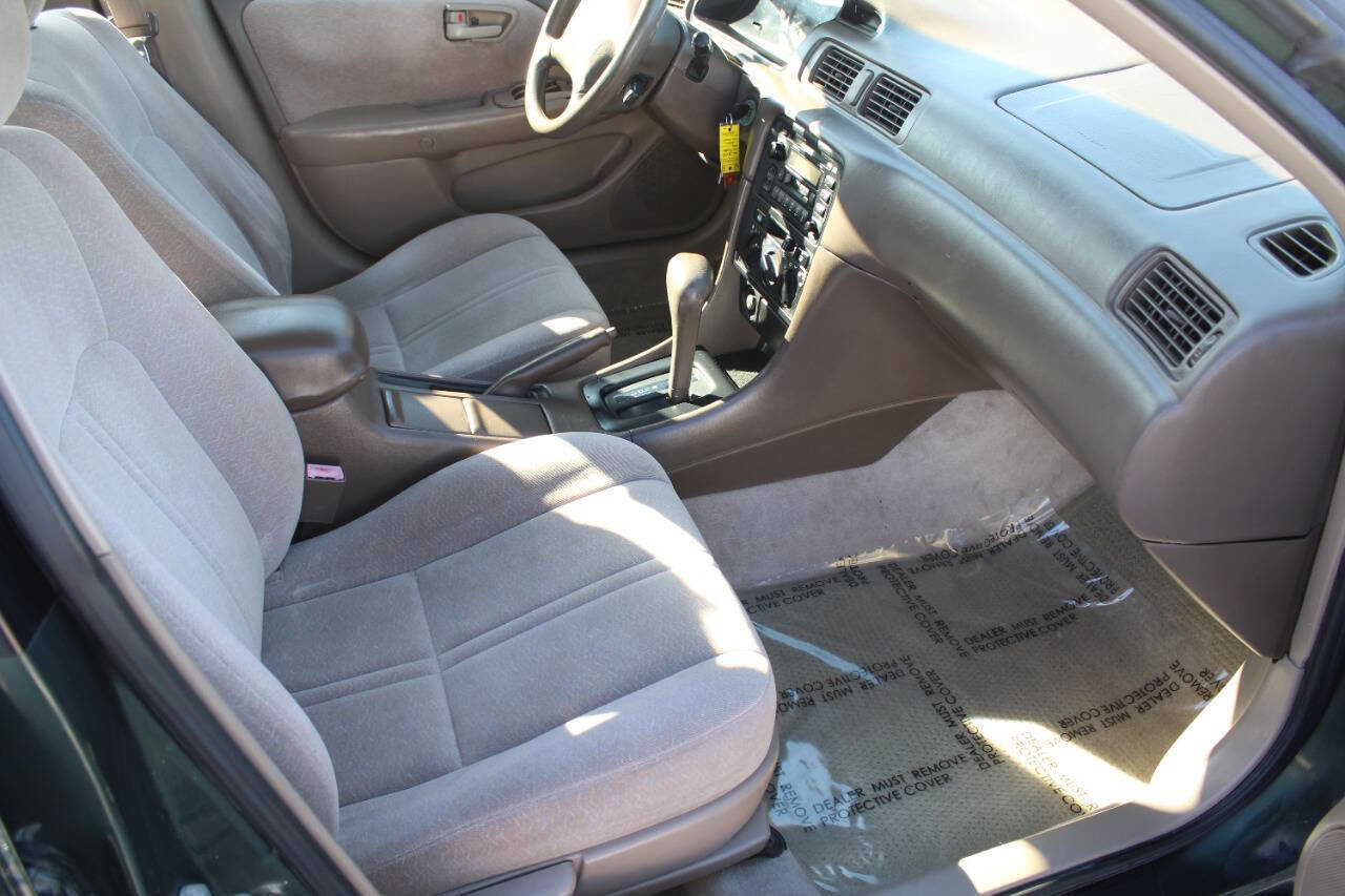 Used 1999 Toyota Camry LE image 8
