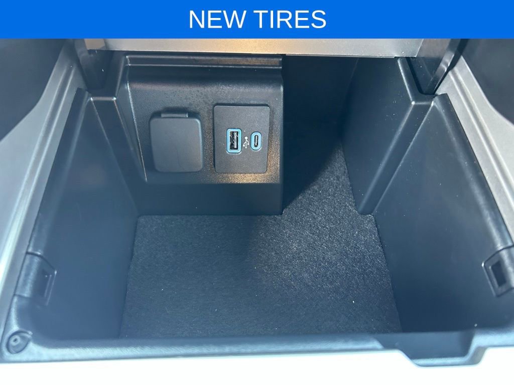 Certified 2022 Ford Explorer XLT w/ Equipment Group 202A image 27