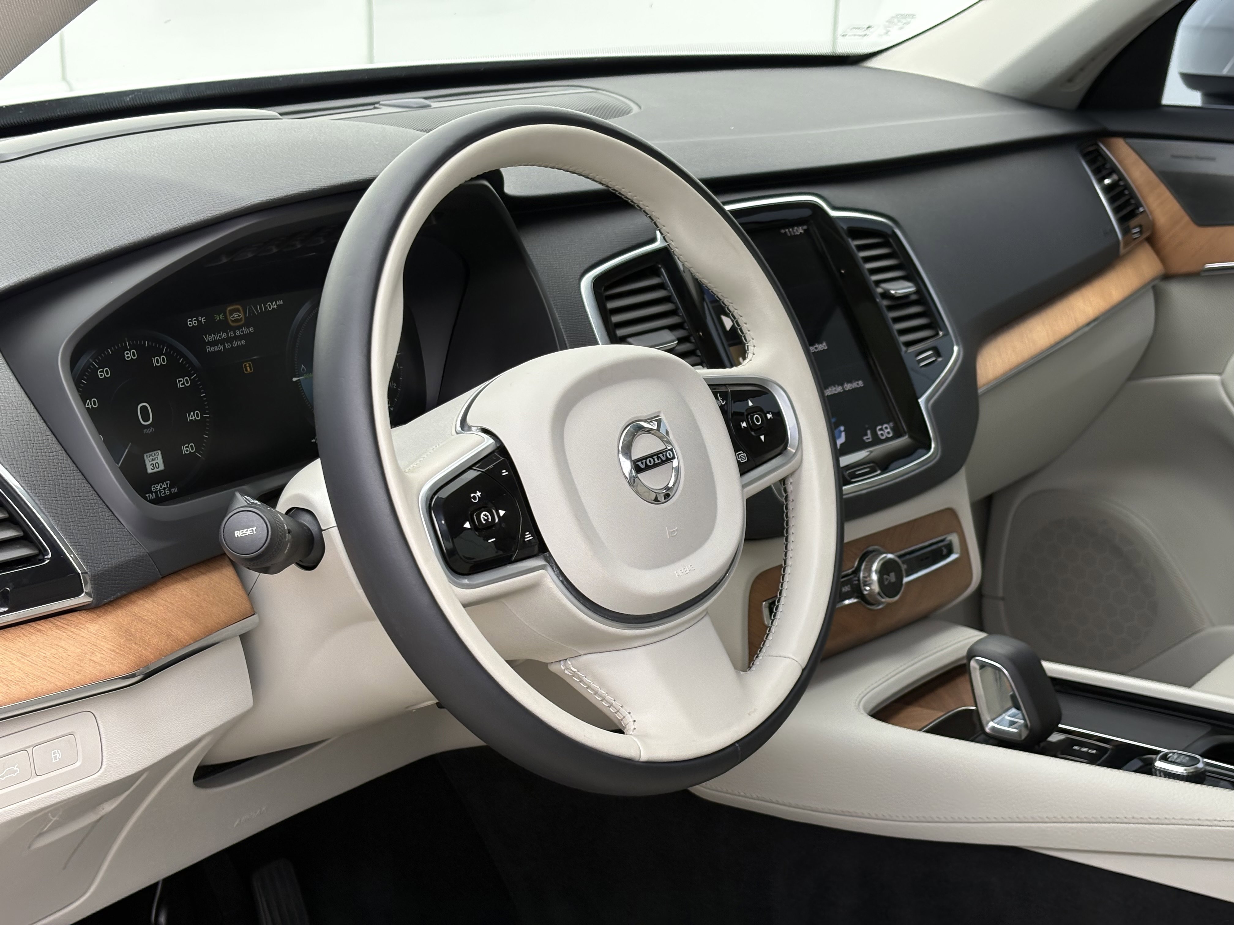 Used 2022 Volvo XC90 T8 Inscription Expression w/ Advanced Package AWD/4WD image 15