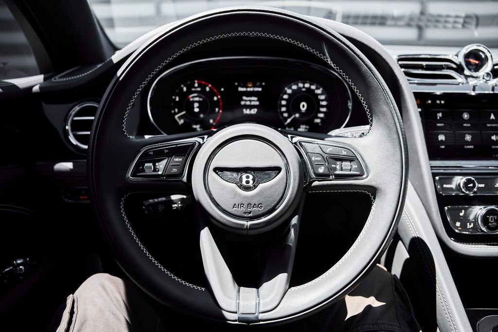 Used 2024 Bentley Bentayga AWD/4WD image 53