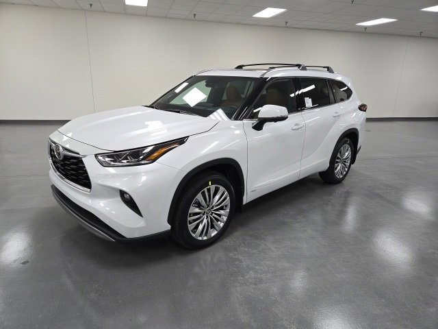 New 2026 Toyota Highlander Platinum image 2