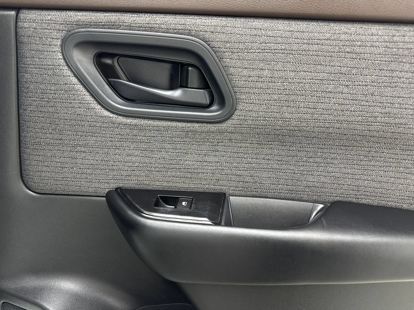 Used 2023 Nissan Rogue S FWD image 44