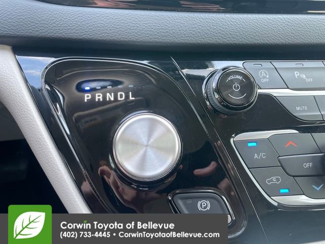 Used 2023 Chrysler Pacifica Touring-L image 14