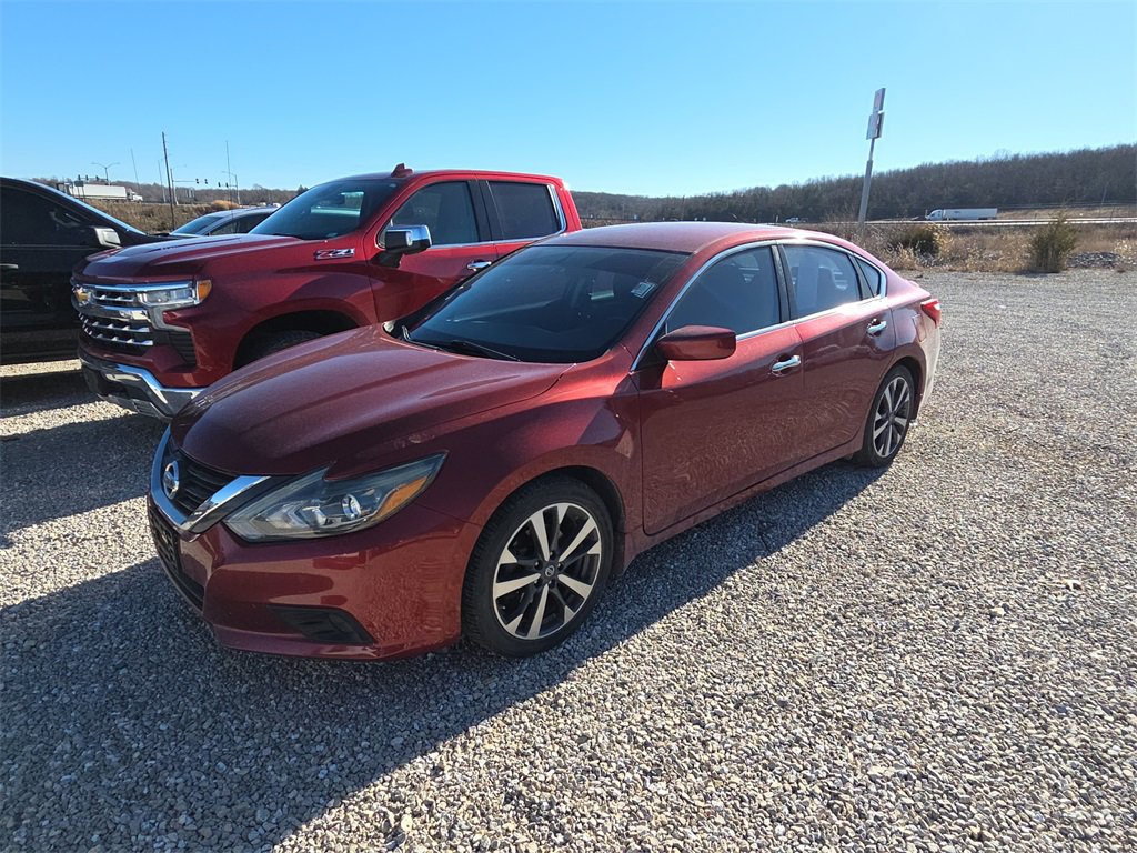 Used 2016 Nissan Altima 2.5 SR w/ Interior Lighting Package image 3