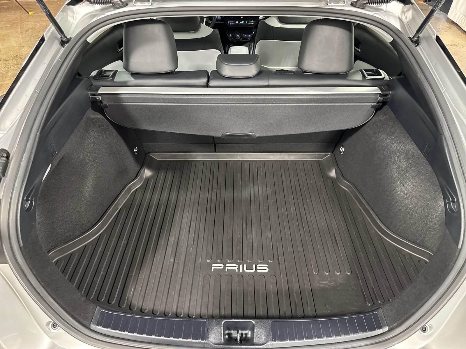 Used 2016 Toyota Prius FWD image 37