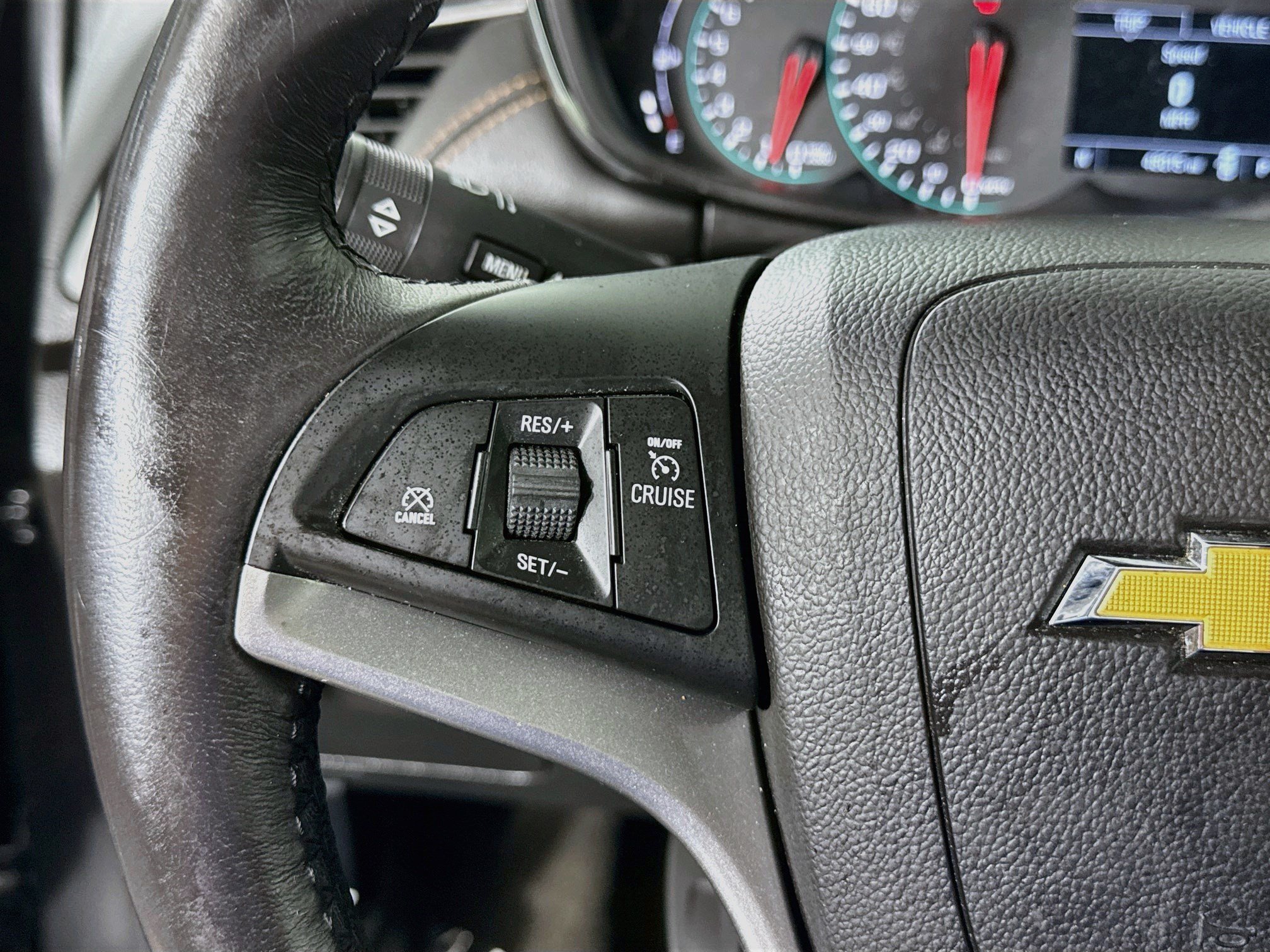 Used 2022 Chevrolet Trax LT w/ Midnight Edition AWD/4WD image 14