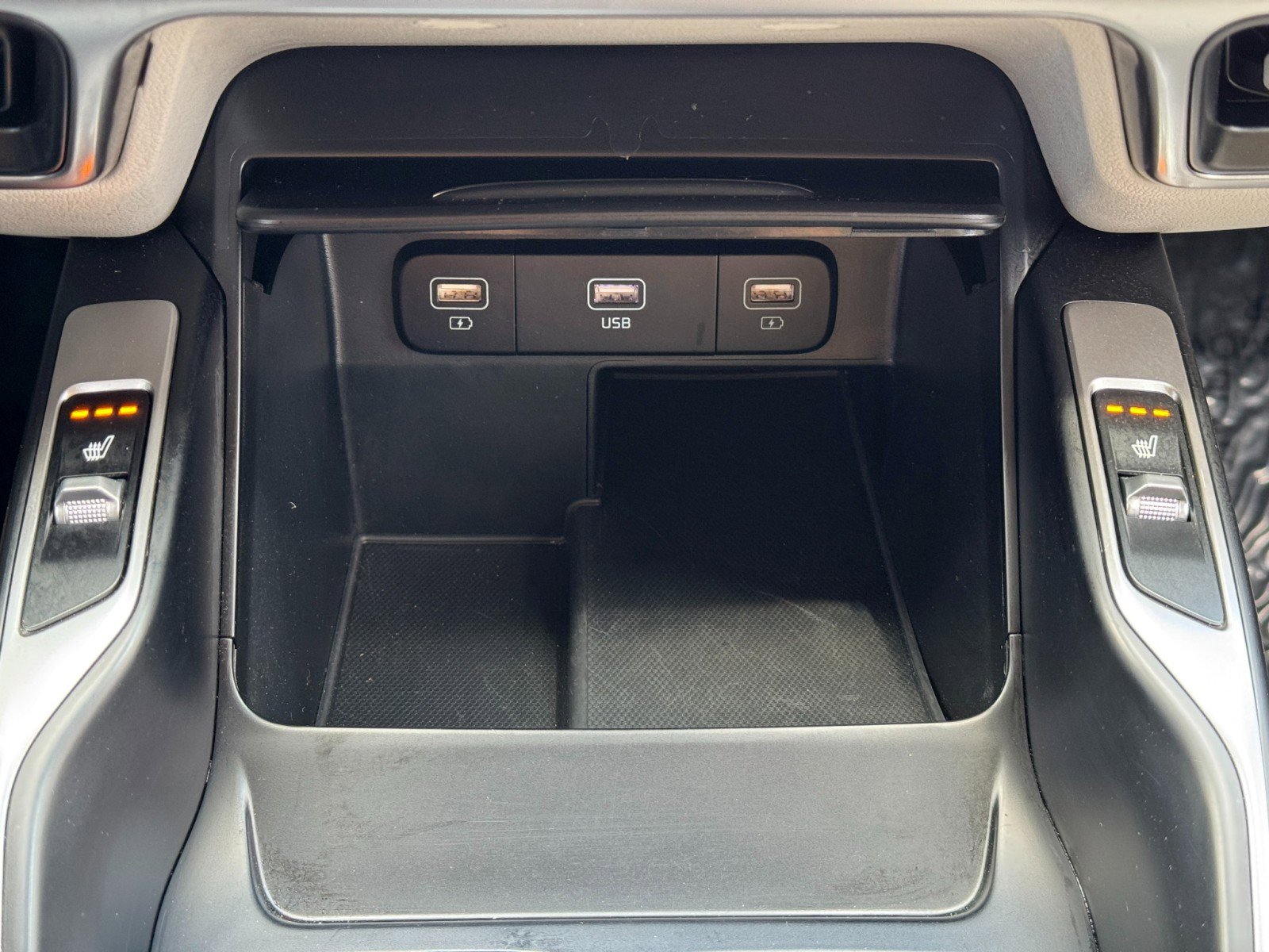 Used 2022 Kia Sorento S w/ Panoramic Sunroof Package FWD image 28