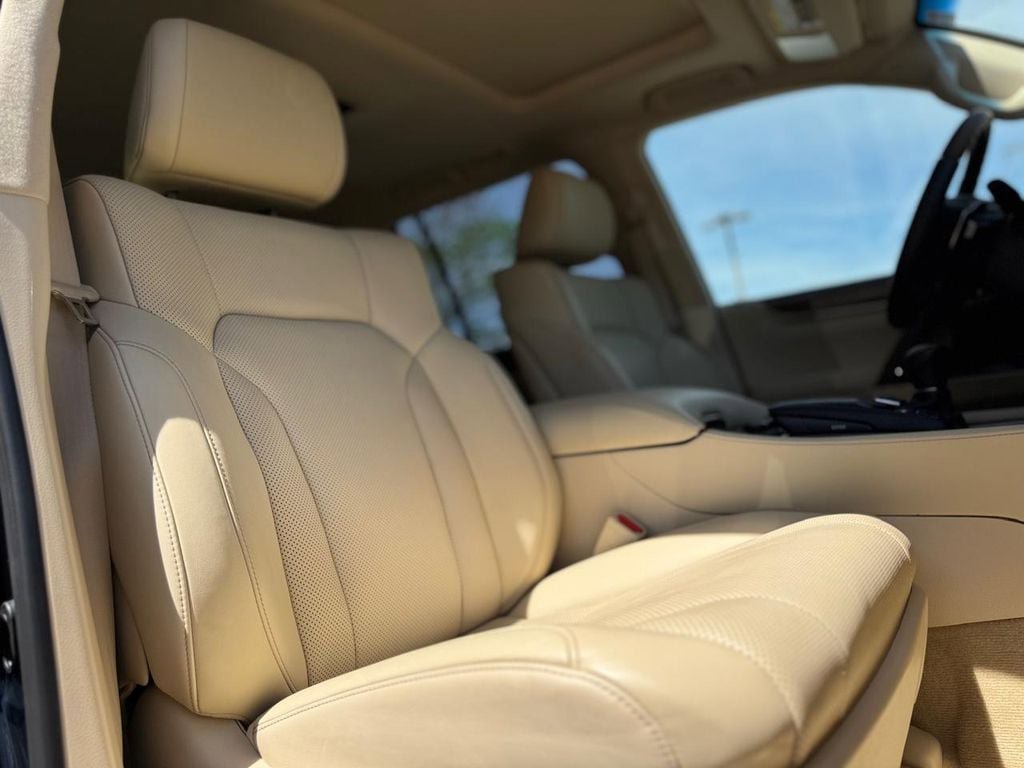 Used 2021 Lexus LX 570 4WD w/ Luxury Package image 29