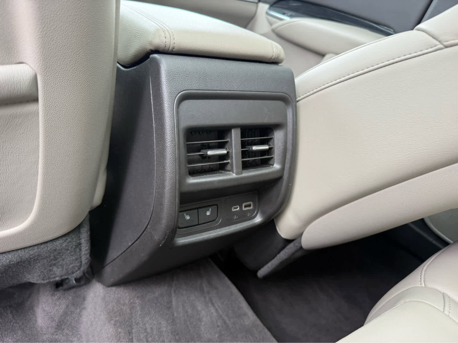 Used 2020 Cadillac XT4 Premium Luxury w/ Cold Weather Package FWD image 18