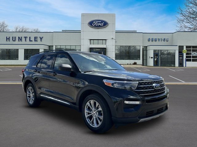 Certified 2023 Ford Explorer XLT w/ Equipment Group 202A AWD/4WD image 4