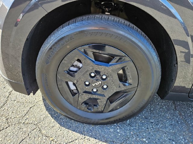 Used 2025 Kia Carnival FWD image 10