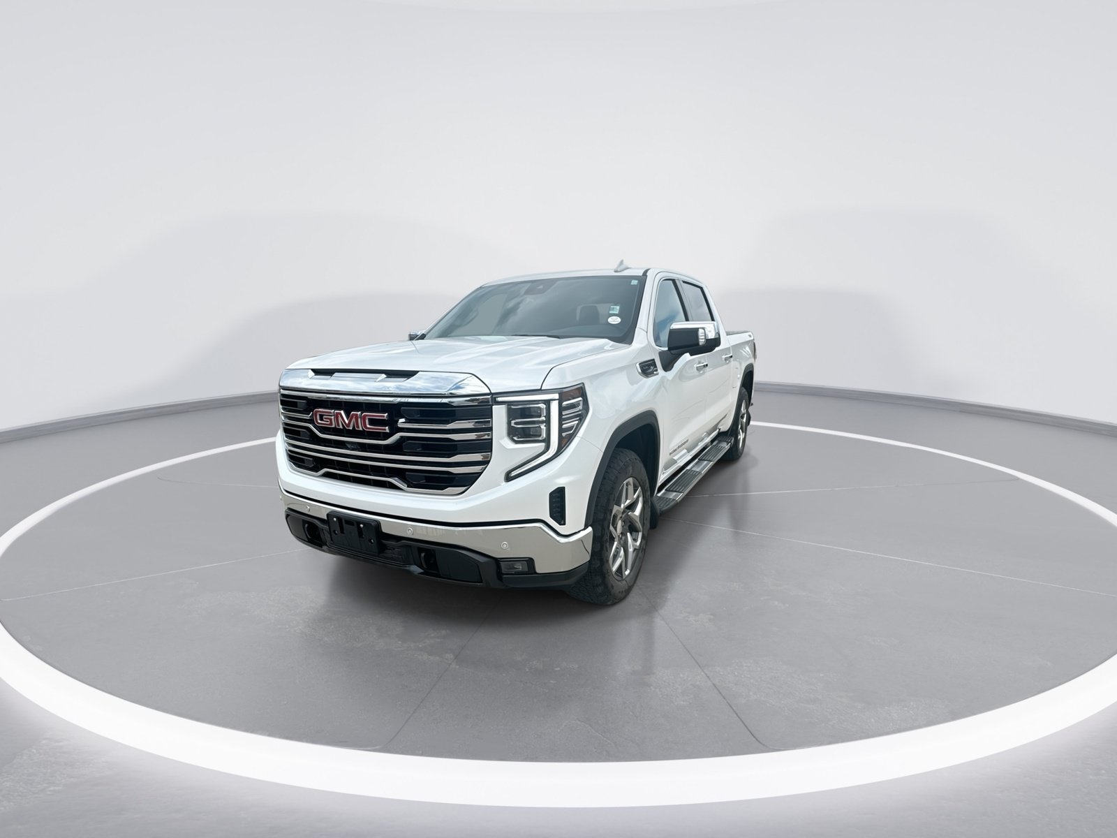 Used 2024 GMC Sierra 1500 SLT w/ SLT Premium Plus Package AWD/4WD image 4