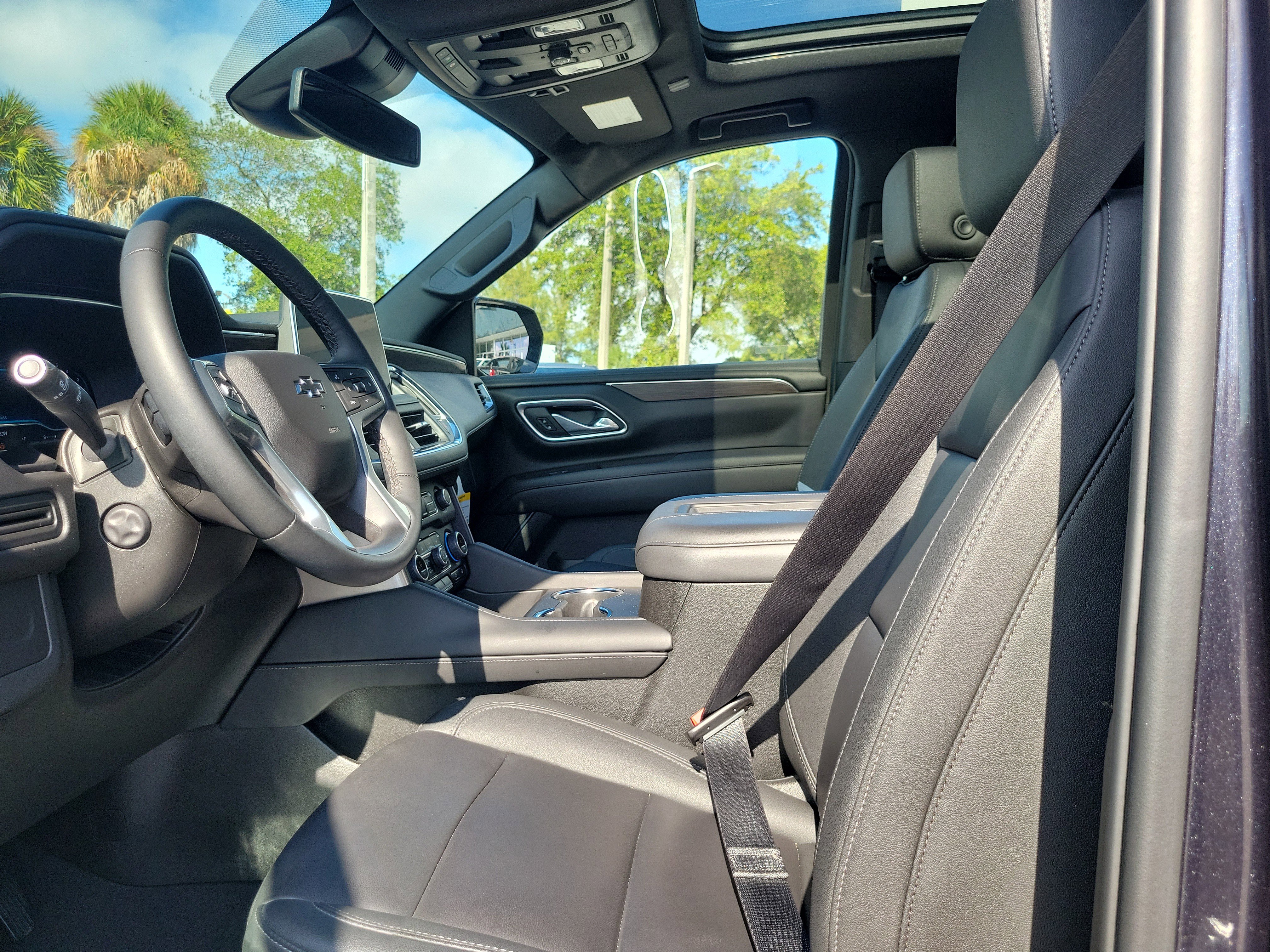 Used 2024 Chevrolet Tahoe Z71 w/ Luxury Package AWD/4WD image 13