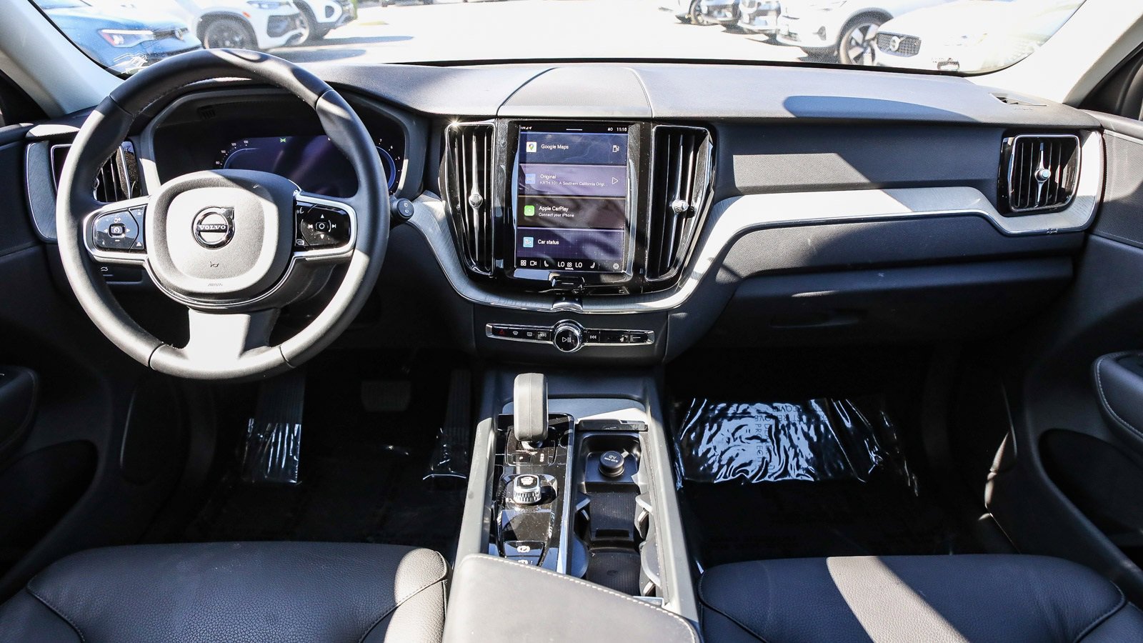 Used 2025 Volvo XC60 B5 Plus image 12