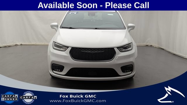 Used 2022 Chrysler Pacifica Limited w/ Uconnect Theater Family Group FWD image 3