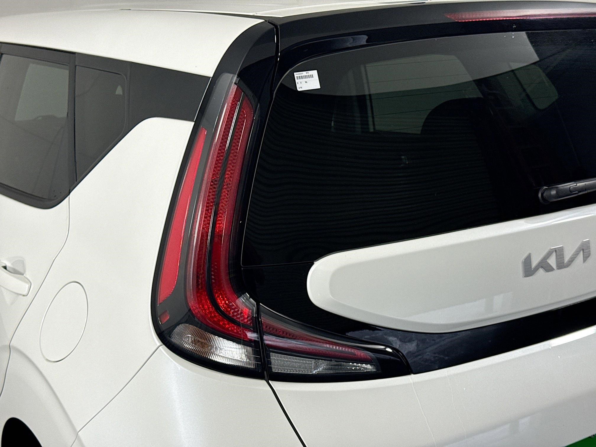 Used 2025 Kia Soul LX w/ LX Technology Package image 35