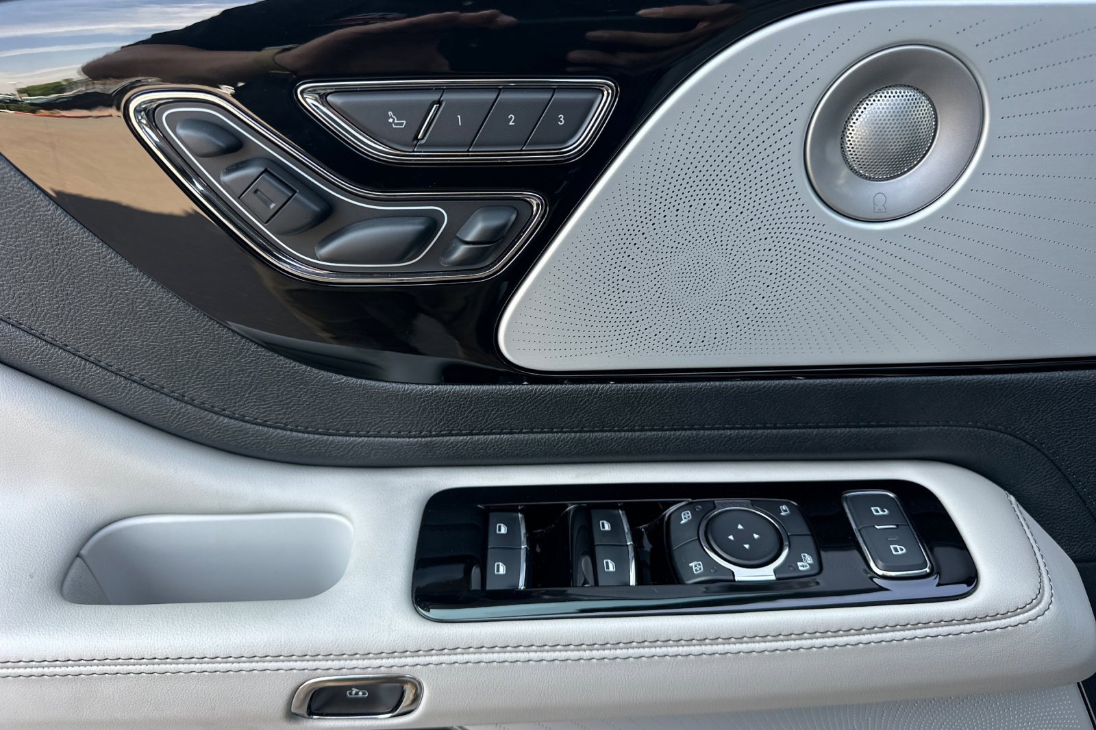New 2025 Lincoln Aviator Reserve w/ Luxury Package image 10
