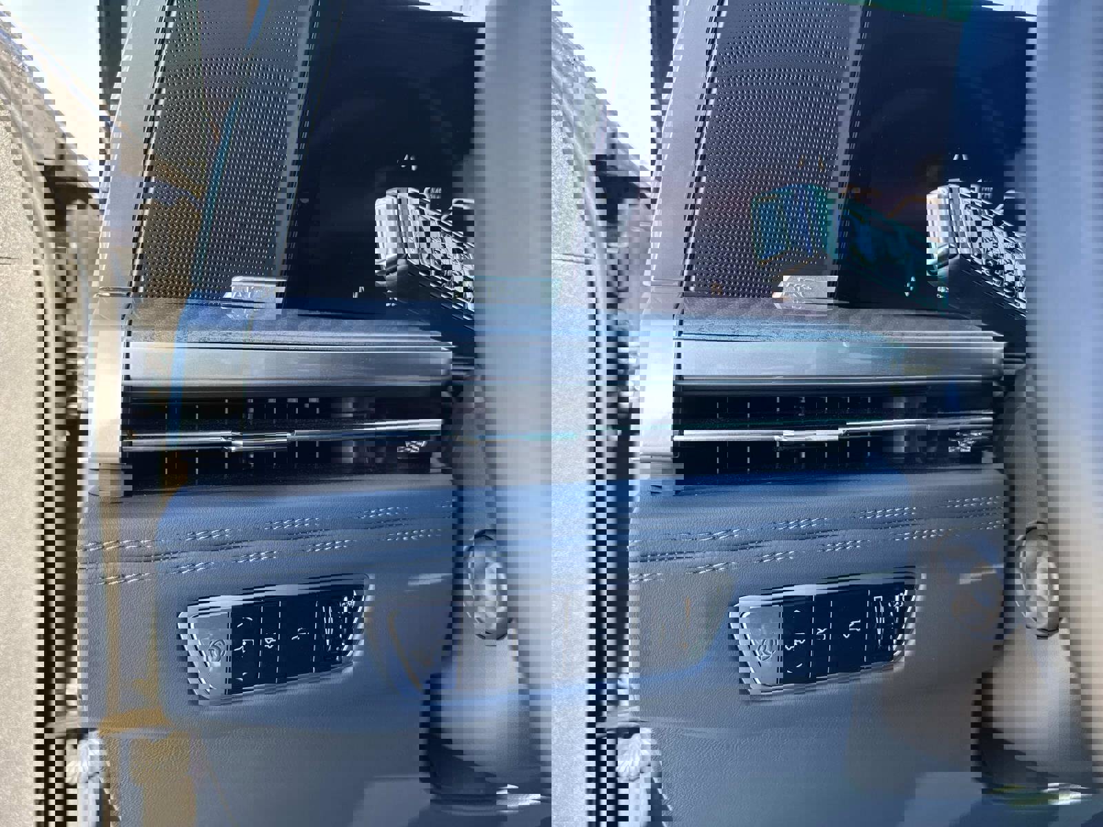 Used 2025 Cadillac Escalade IQ Sport 2 image 33