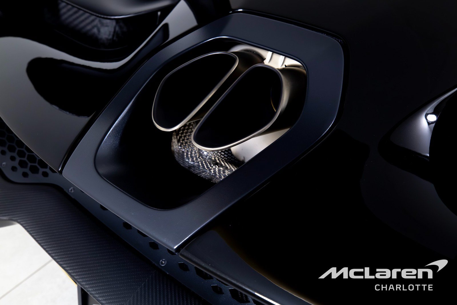 Used 2019 McLaren Senna RWD image 38