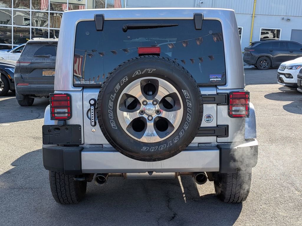 Used 2017 Jeep Wrangler Unlimited Sahara w/ Dual Top Group AWD/4WD image 7