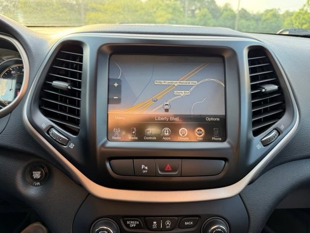Used 2018 Jeep Cherokee Limited AWD/4WD image 21