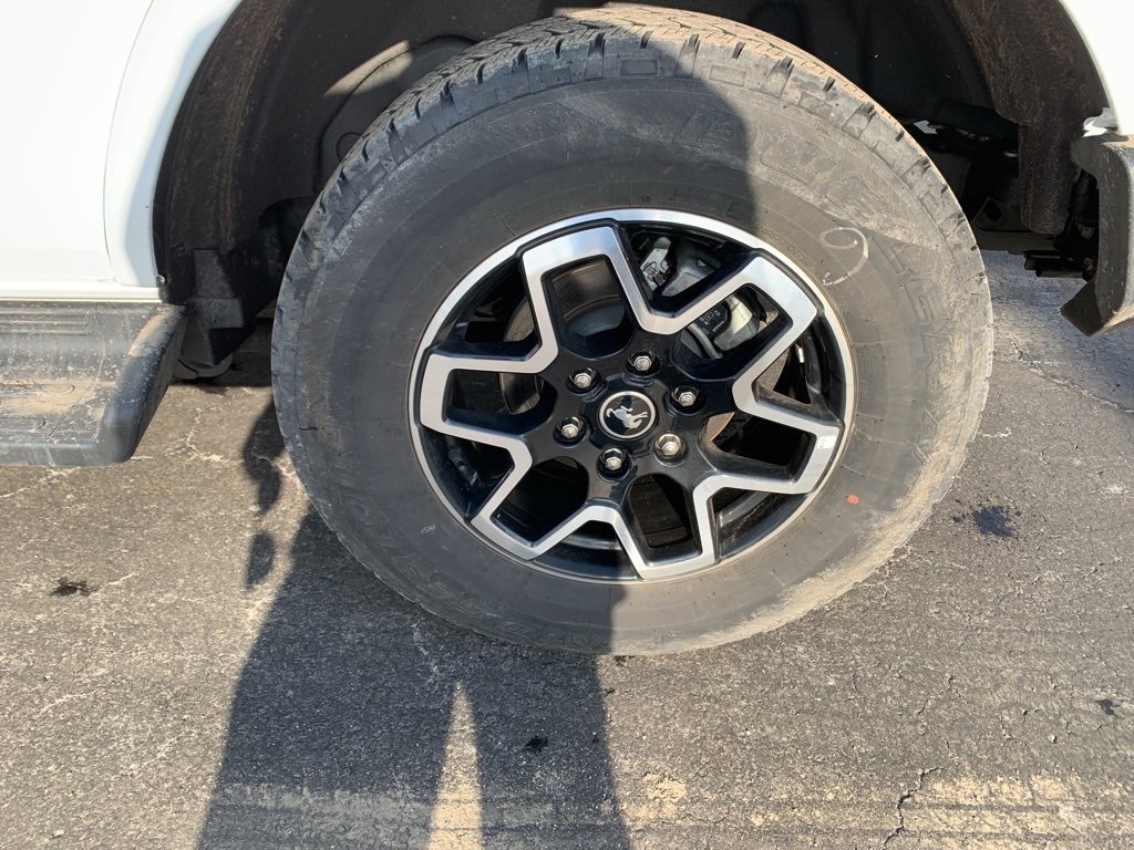 Used 2025 Ford Bronco Outer Banks image 9