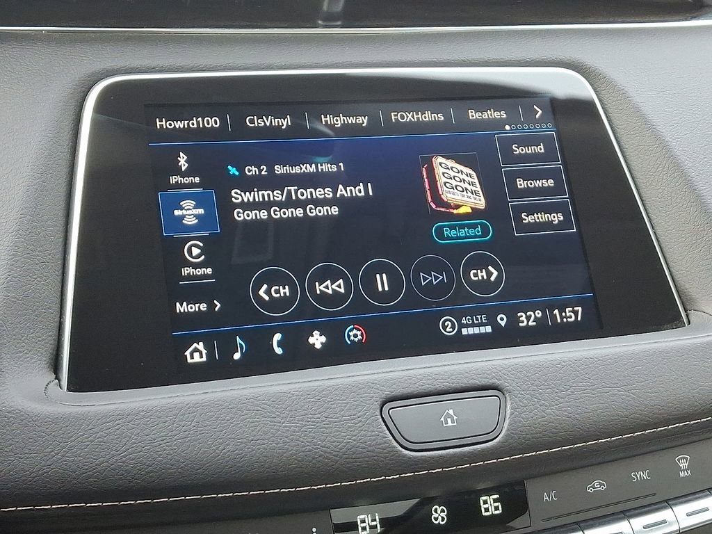 Certified 2022 Cadillac XT4 Luxury w/ Cold Weather Package image 18