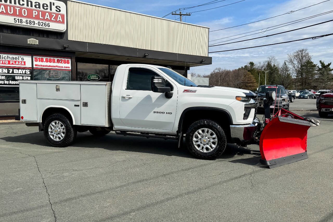 Used 2022 Chevrolet Silverado 3500 LT w/ Convenience Package image 3