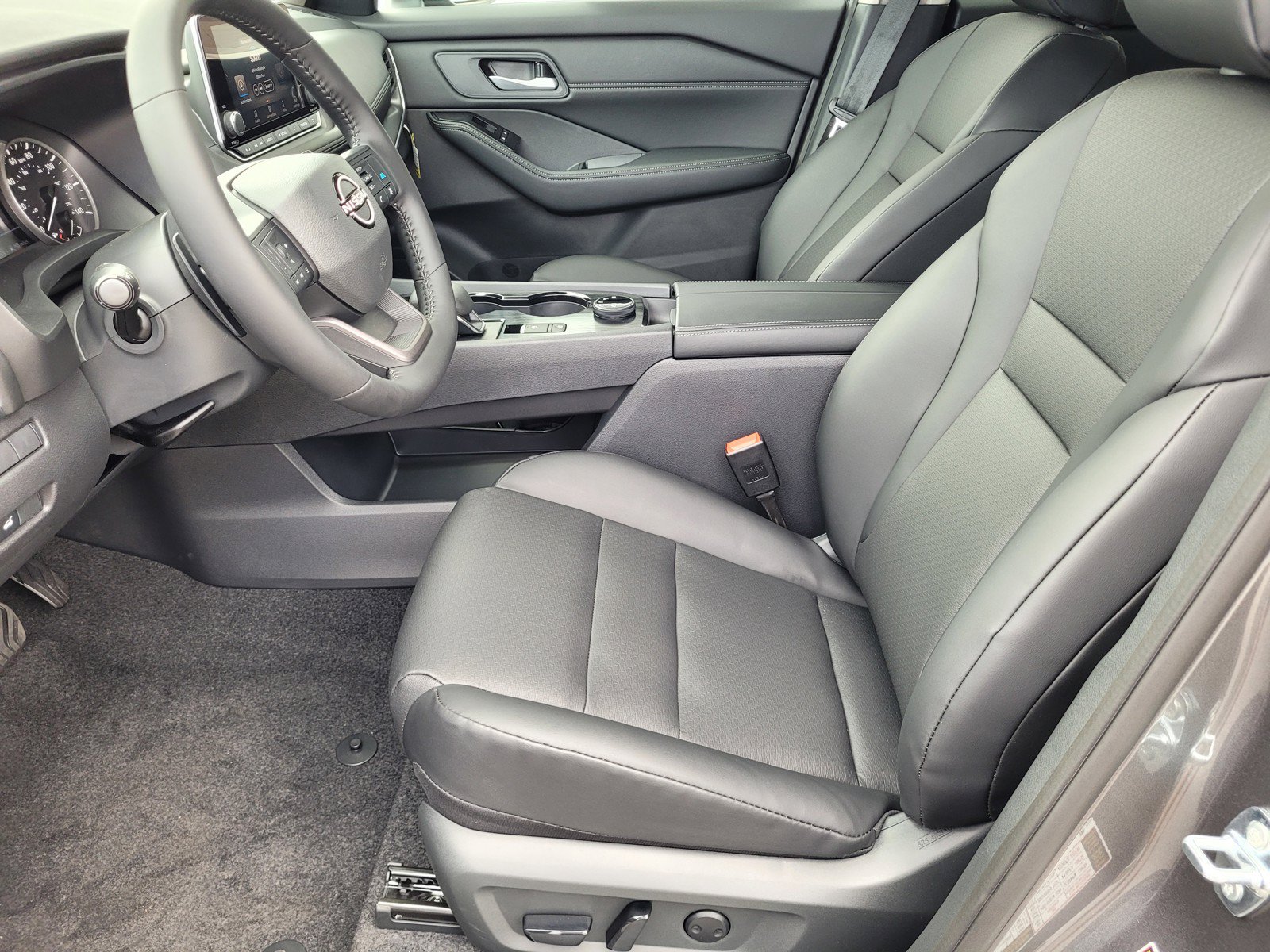 New 2026 Nissan Rogue Dark Armor AWD/4WD image 9