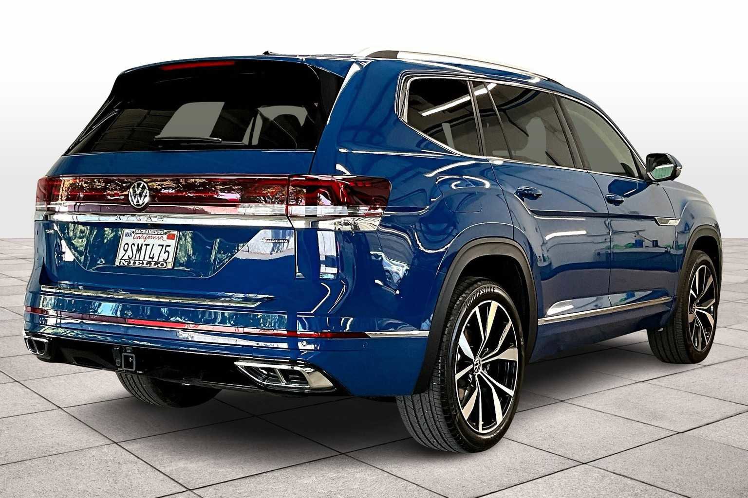 Used 2025 Volkswagen Atlas SEL Premium R-Line image 16