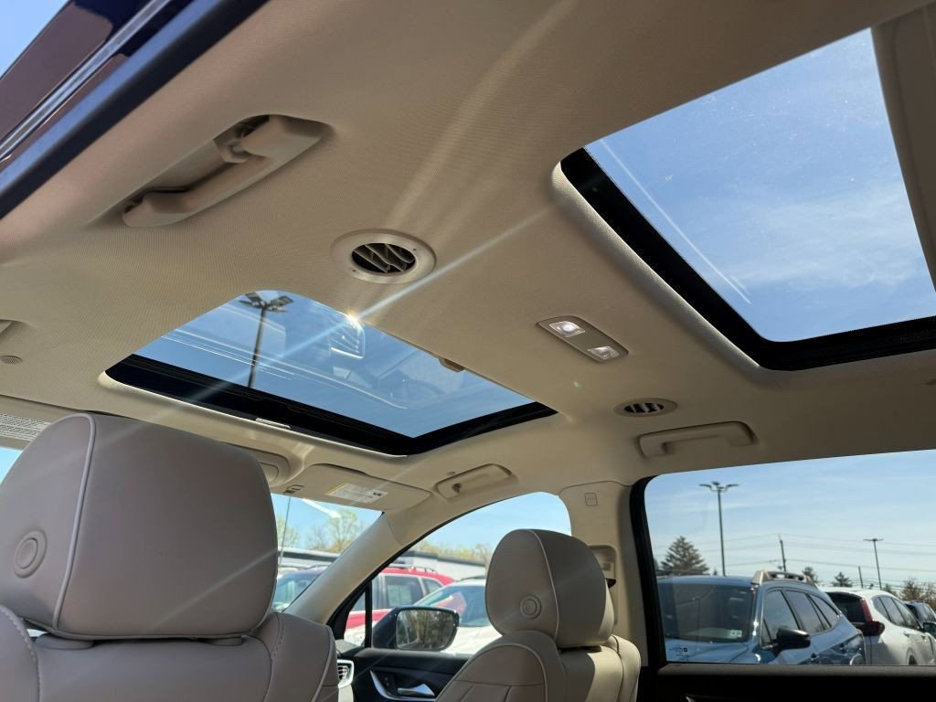 Used 2022 Buick Enclave Avenir image 23