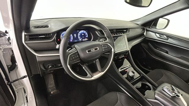 Used 2024 Jeep Grand Cherokee Laredo X w/ Luxury Tech Group I AWD/4WD image 13