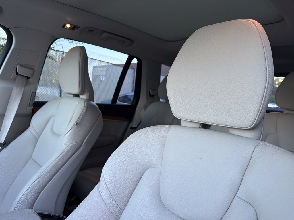 Used 2022 Volvo XC90 T6 Momentum w/ Climate Package AWD/4WD image 4