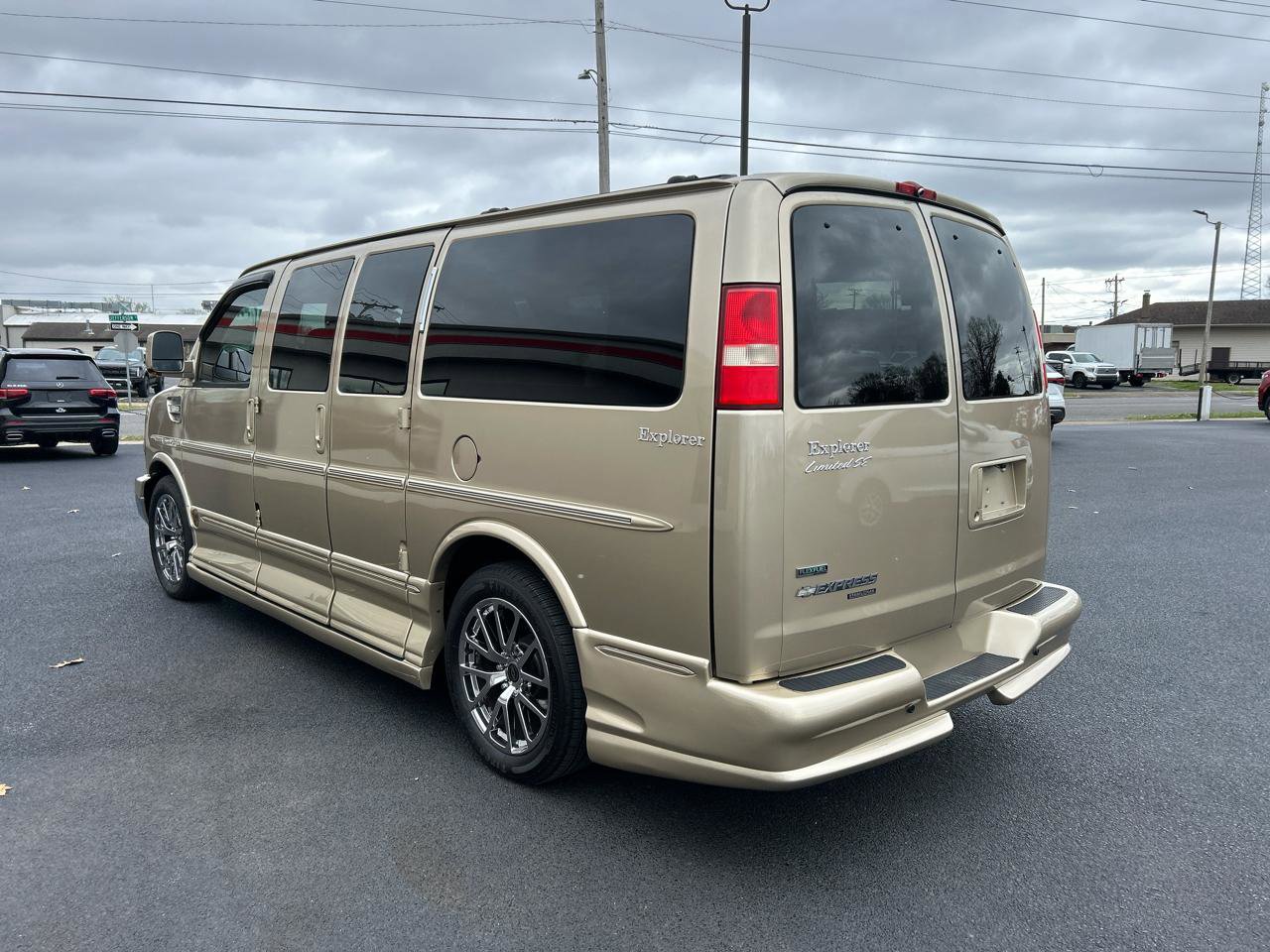 Used 2011 Chevrolet Express 1500 image 7