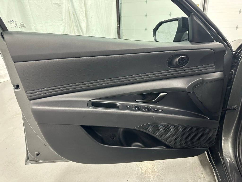Used 2025 Hyundai Elantra Sport image 8