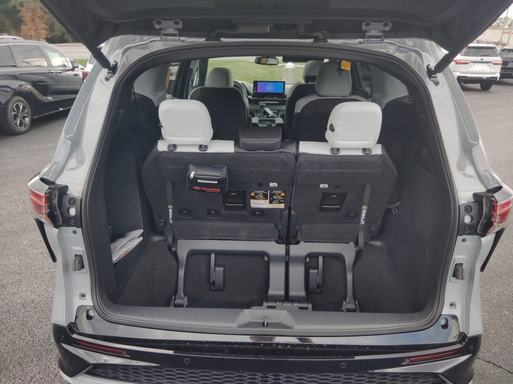 New 2026 Toyota Sienna XSE AWD/4WD image 13