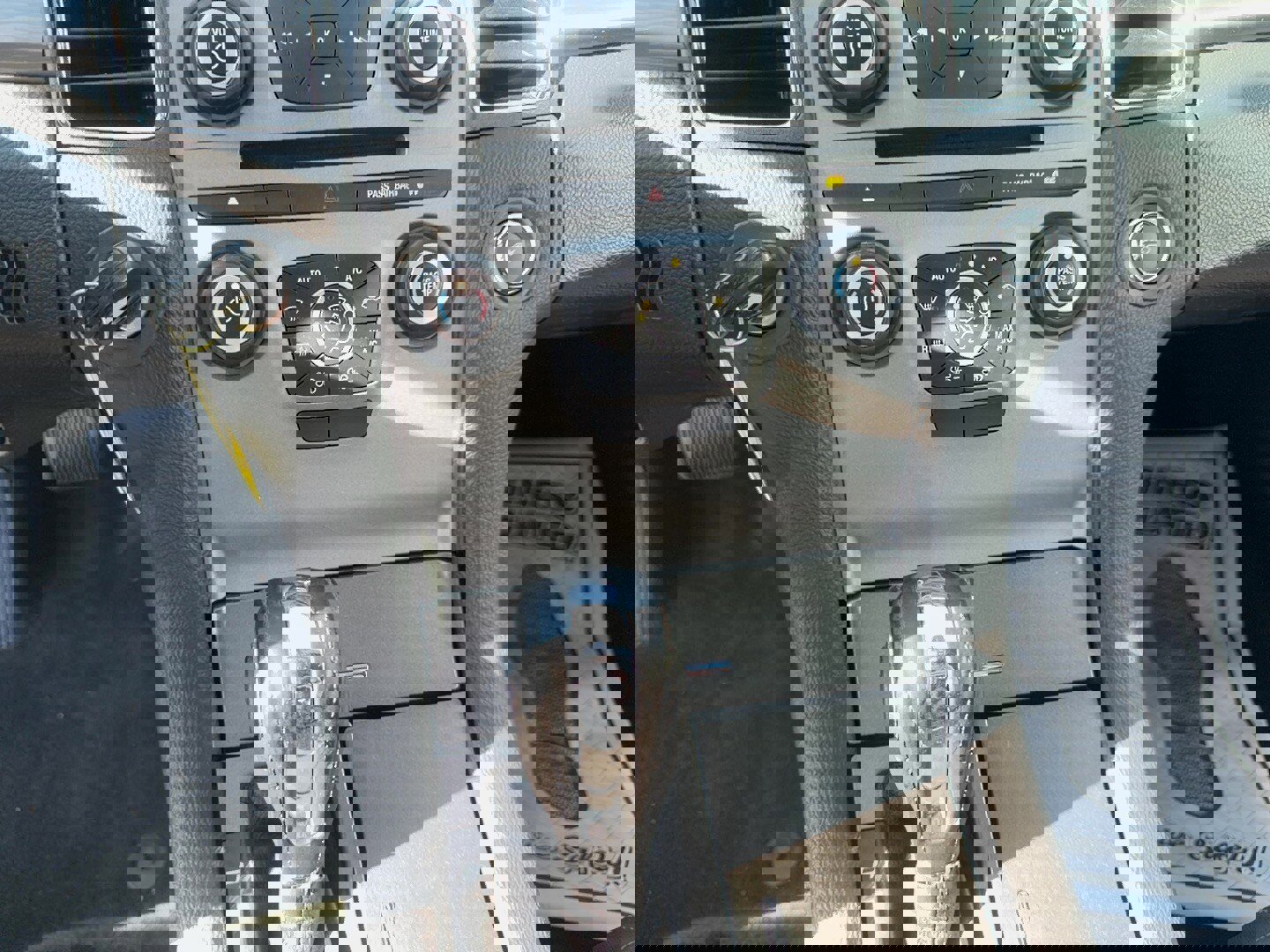 Used 2017 Ford Taurus SEL FWD image 18