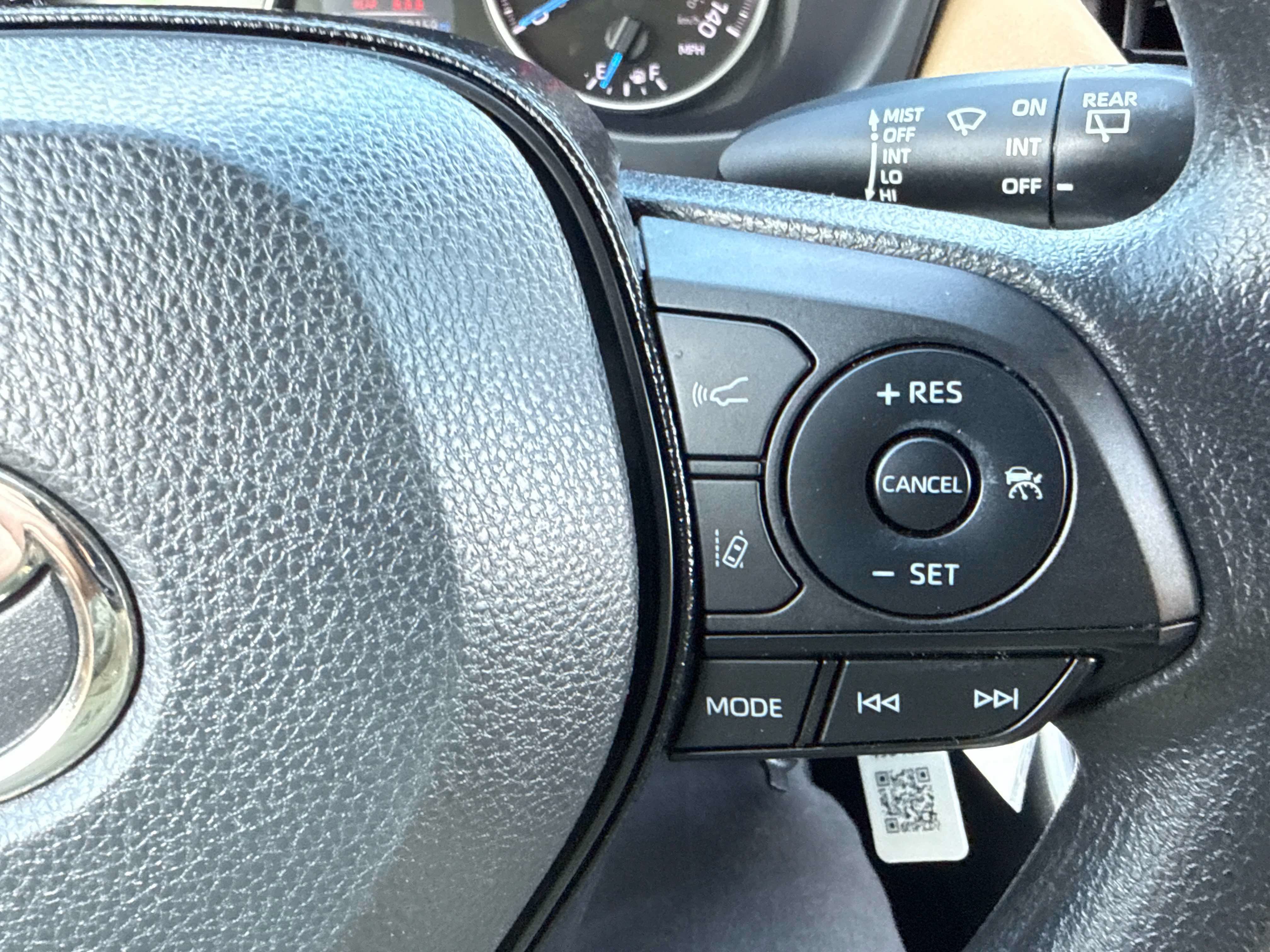 Used 2021 Toyota RAV4 LE AWD/4WD image 25