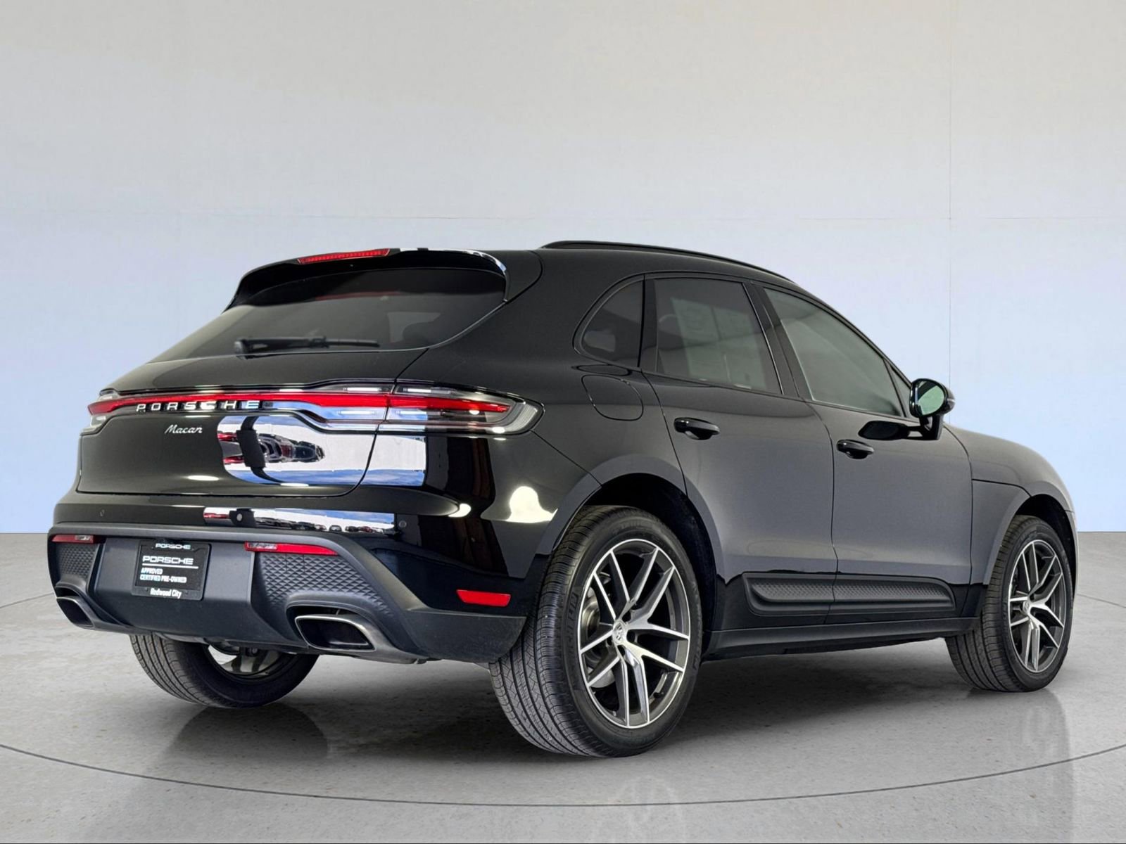 Certified 2026 Porsche Macan AWD/4WD image 8
