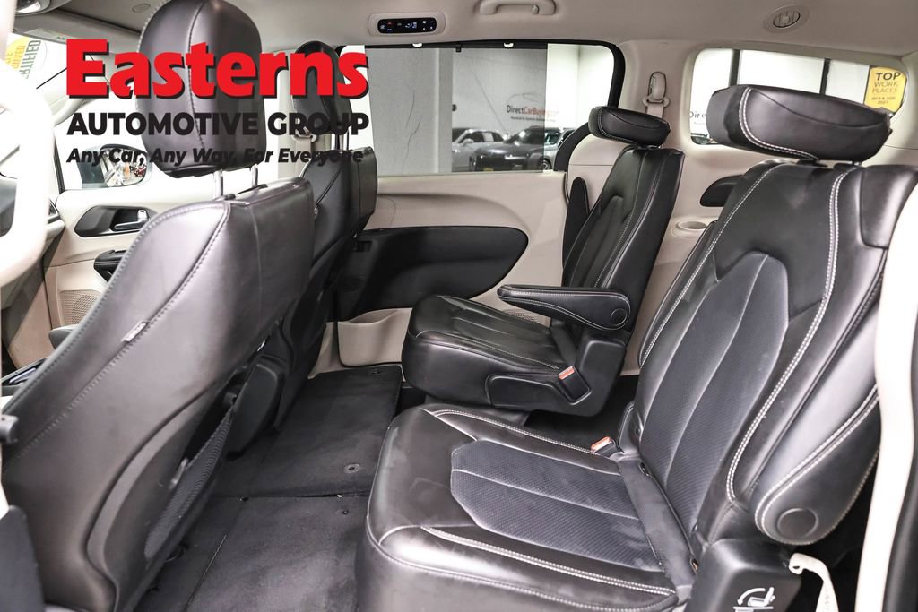 Used 2023 Chrysler Pacifica Touring-L FWD image 23