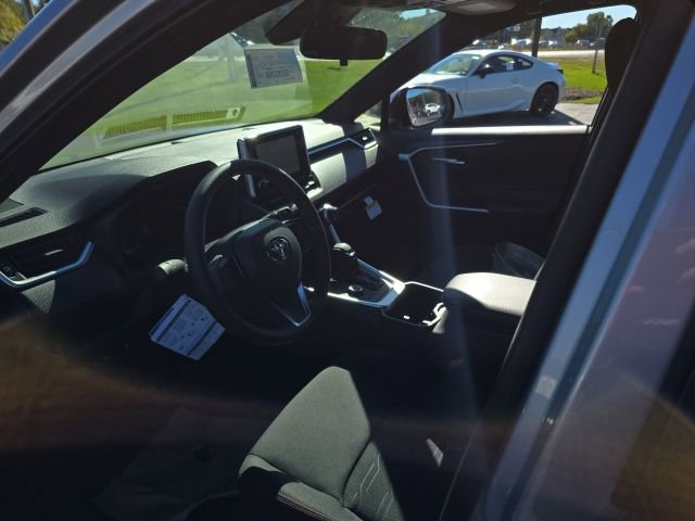 New 2025 Toyota RAV4 SE image 9
