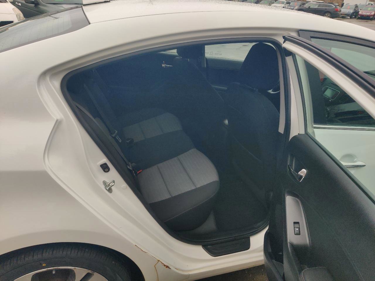 Used 2015 Kia Forte EX w/ UVO Package W/17" Alloys image 11