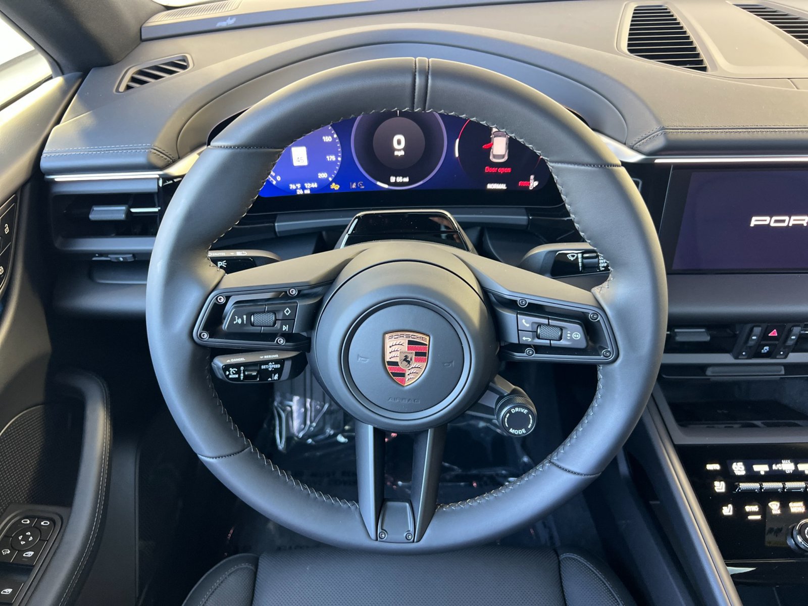 New 2026 Porsche Macan 4 Electric AWD/4WD image 16
