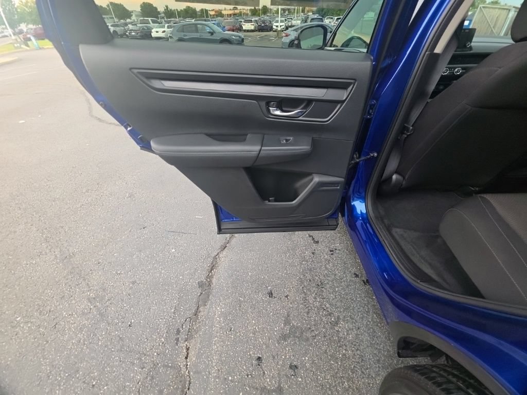 Used 2025 Honda CR-V LX image 24