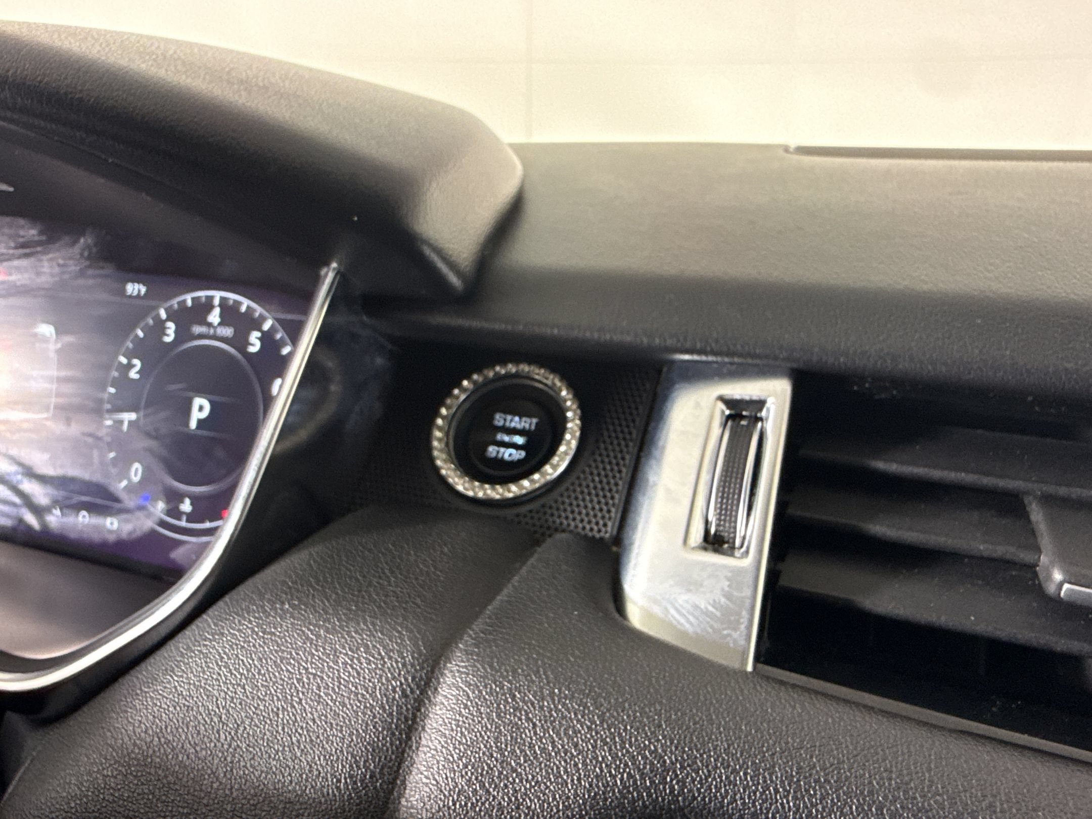 Used 2020 Land Rover Range Rover Sport HSE AWD/4WD image 25