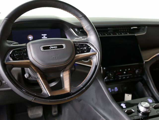 Used 2023 Jeep Grand Cherokee Summit w/ Luxury Tech Group V image 12