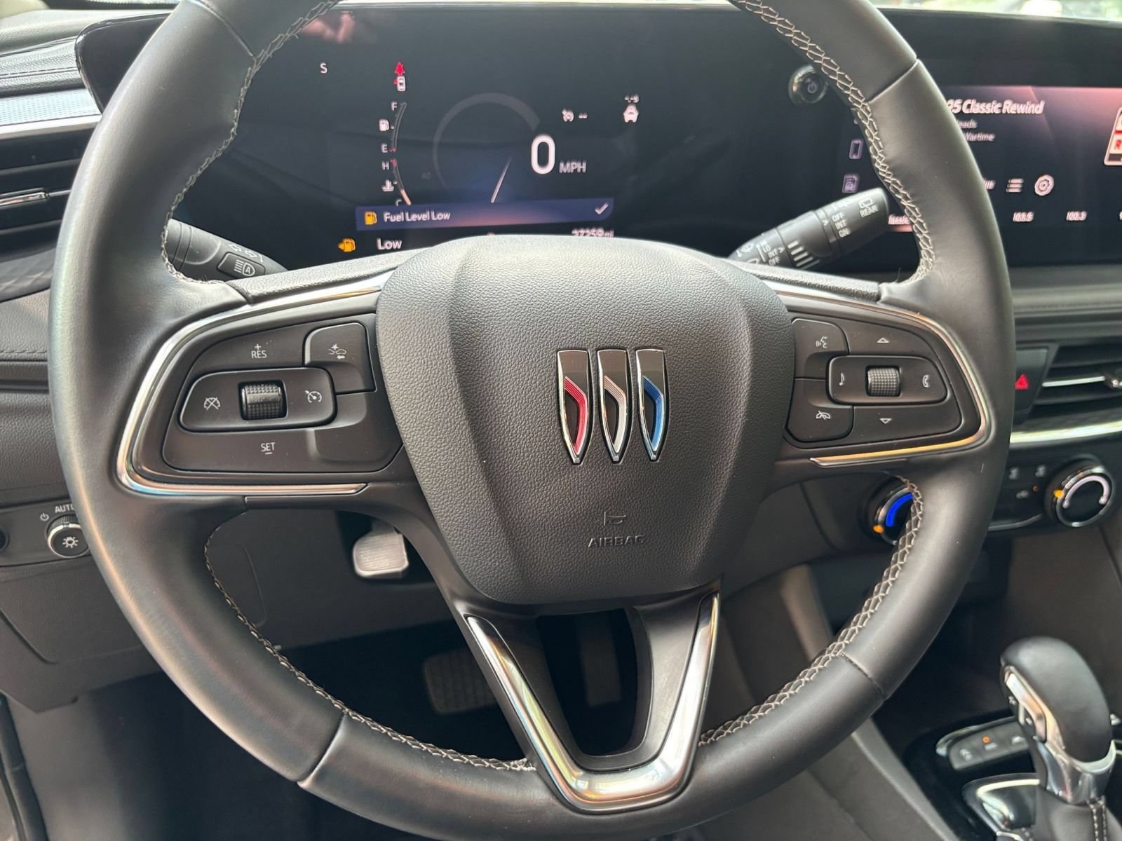 Used 2025 Buick Encore GX Preferred AWD/4WD image 27